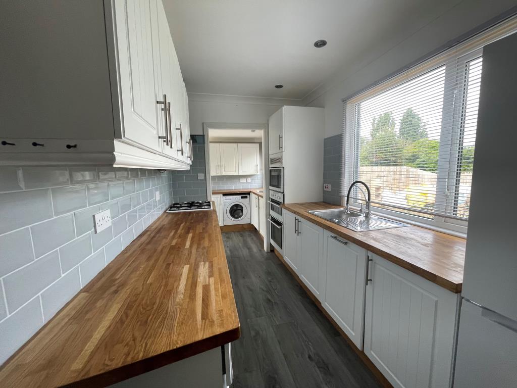 Lot: 167 - WELL PRESENTED SEMI-DETACHED HOUSE - Kitchen